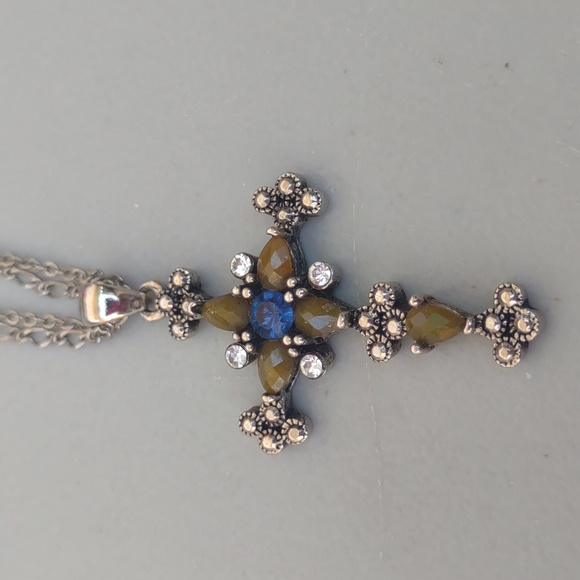 Gorgeous Cross Necklace  jewelry necklace - Picture 3 of 9